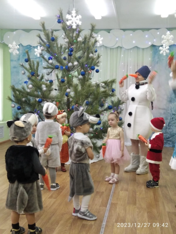 Новогодний утренник в первой младшей группе