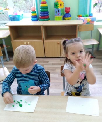 Развиваем лепку малышей