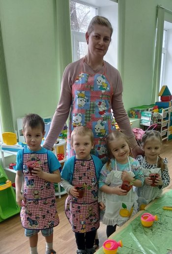 Маленькие садовники: учимся ухаживать за растениям