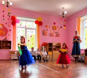 Осенний праздник «Алёнушкино лукошко» 