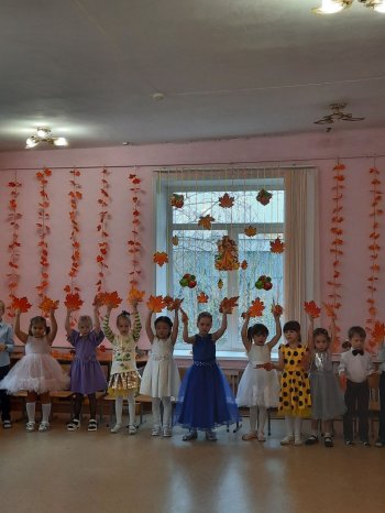 Осенний утренник логопедическая группа
